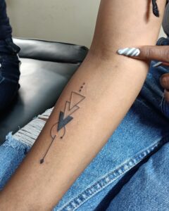 Fine line tattoo - Tattoo and Piercing shop